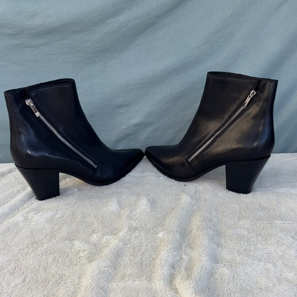 EUC Paige Leather Block Heel Ankle Boots Size 9.5 Black Womens Slip-On Heeled - Picture 3 of 8